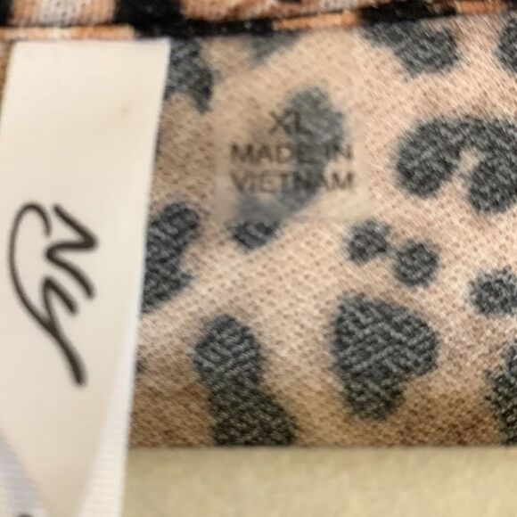 NY Collection Extra Large NWT stretchy animal print with black - Picture 5 of 8